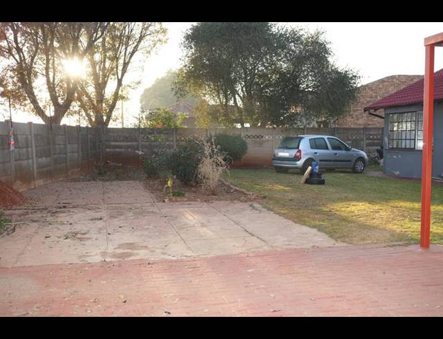 3 BEDROOM HOUSE FOR SALE IN DAWN PARK